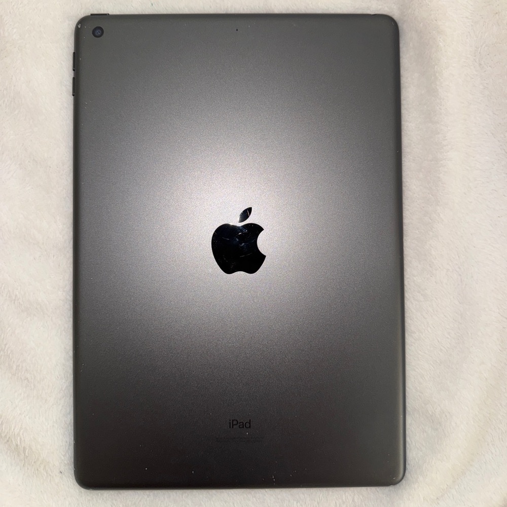 Apple iPad 7th Gen - 10.2 inch - WiFi - Space Gray - 128GB Storage